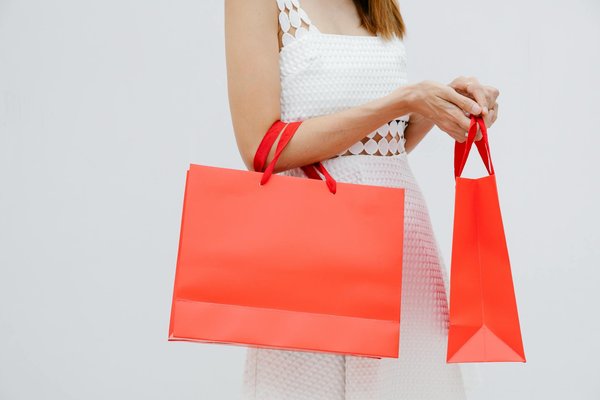 How Can Women in the UK Showcase Their Unique Fashion Style?